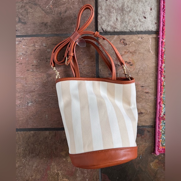 Beige and white bucket bag - Picture 1 of 2